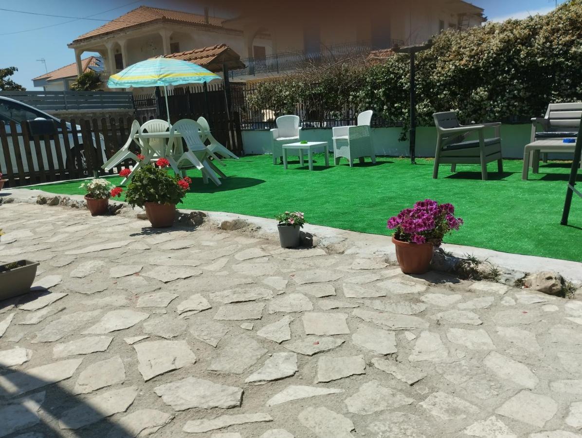 Oasi Hause Villa Castel Volturno Buitenkant foto