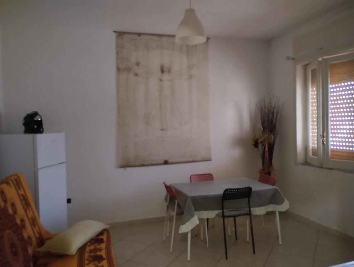 Oasi Hause Villa Castel Volturno Buitenkant foto